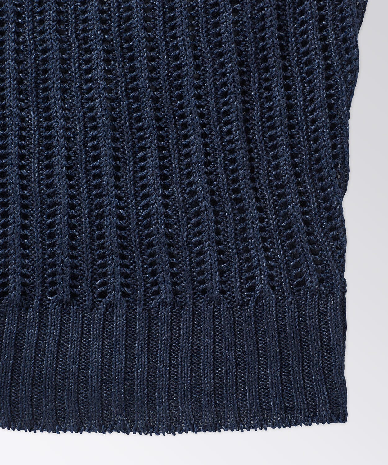 Close up of Open Weave and Rib Bottom Opening