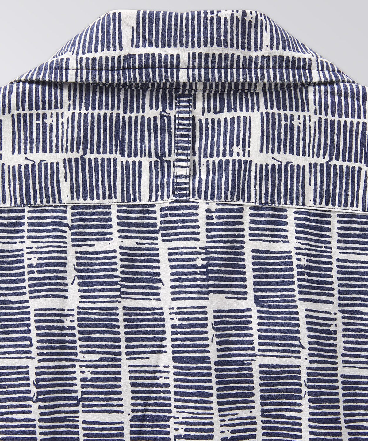 back of a mens short sleeve button down