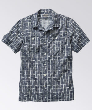 front of a mens short sleeve button down
