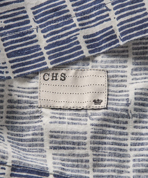 detail of a mens short sleeve button down