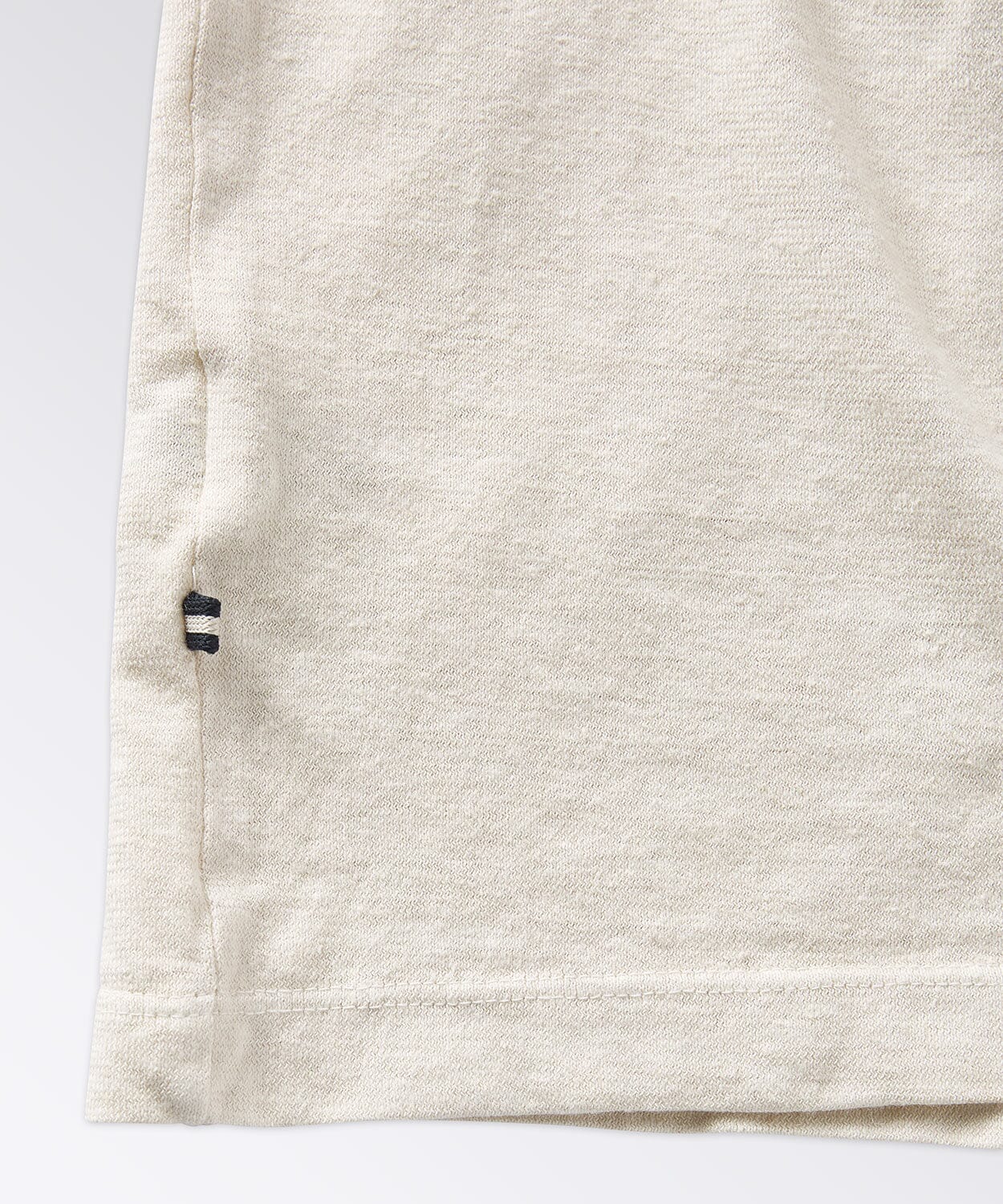 mens solid tee with pocket - detail