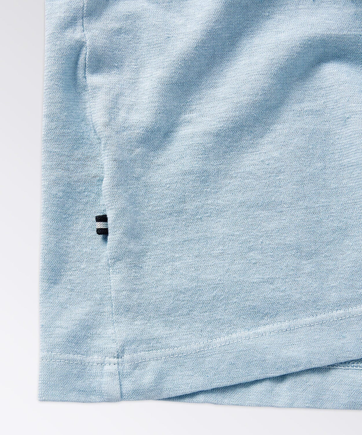 mens solid tee with pocket - detail