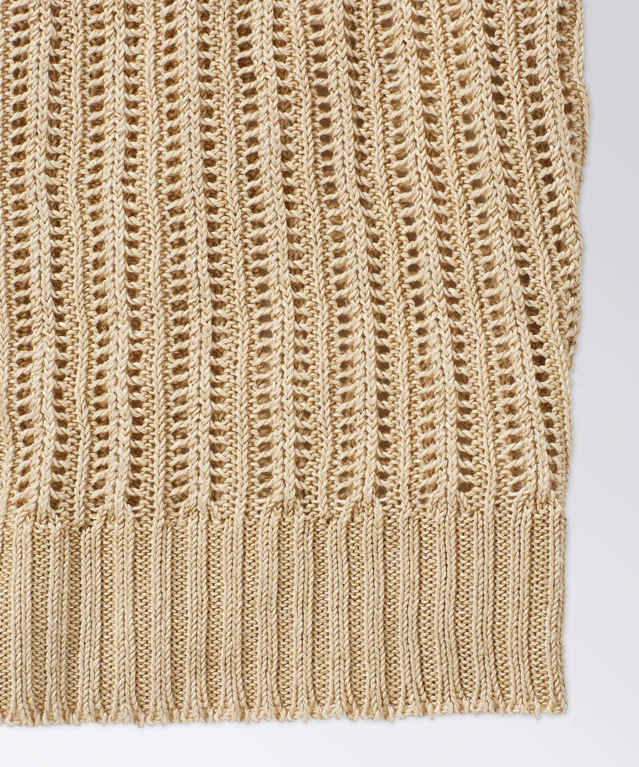 Close Up of Open Weave and Rib Bottom Band