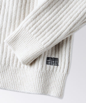 mens crew neck sweater -sleeve detail